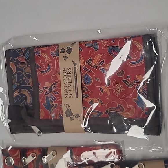 C45 Singapore souvenirs - Picture 4 of 5